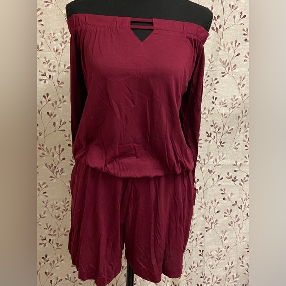 Venus - Off-The-Shoulder Romper (NWT) - Picture 3 of 5